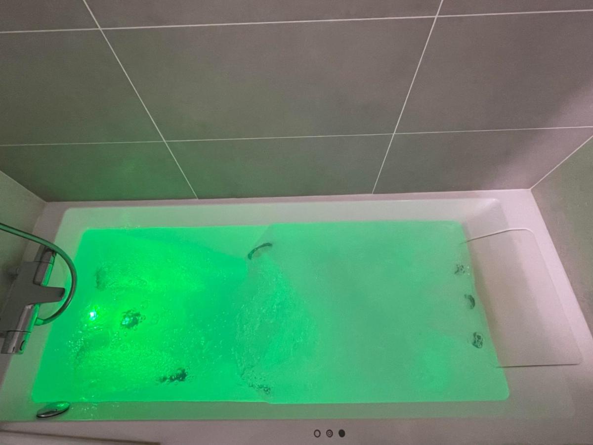 Charmant Logement Avec Jacuzzi Mantes-la-Jolie Dış mekan fotoğraf