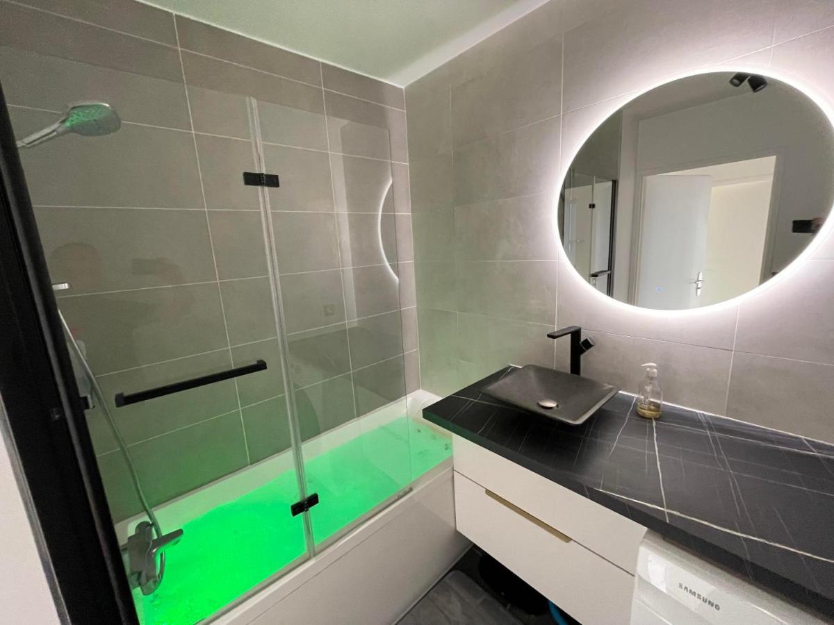 Charmant Logement Avec Jacuzzi Mantes-la-Jolie Dış mekan fotoğraf